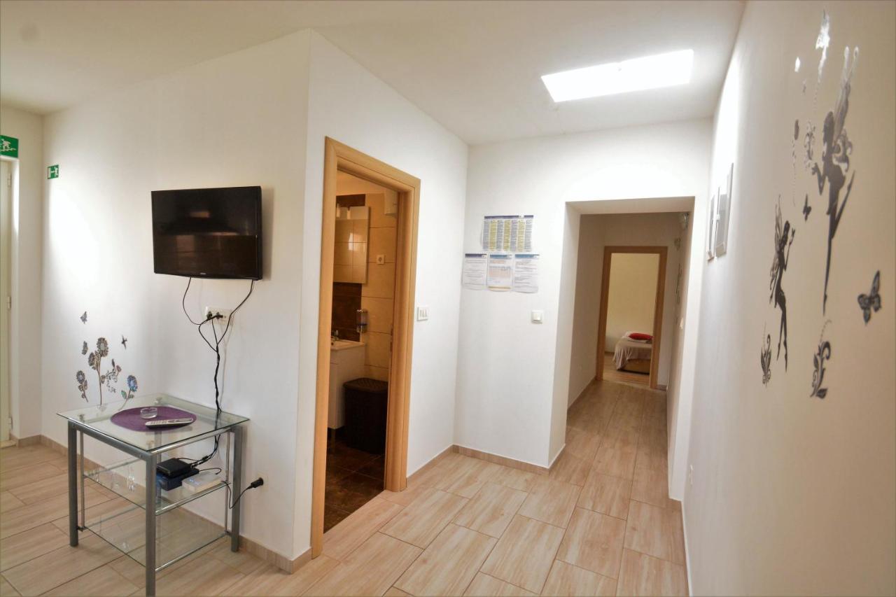 Kala And Tina Apartments Podstrana Luaran gambar