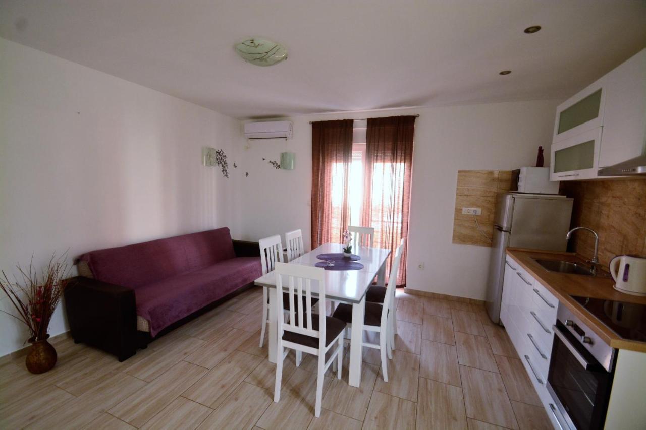 Kala And Tina Apartments Podstrana Luaran gambar