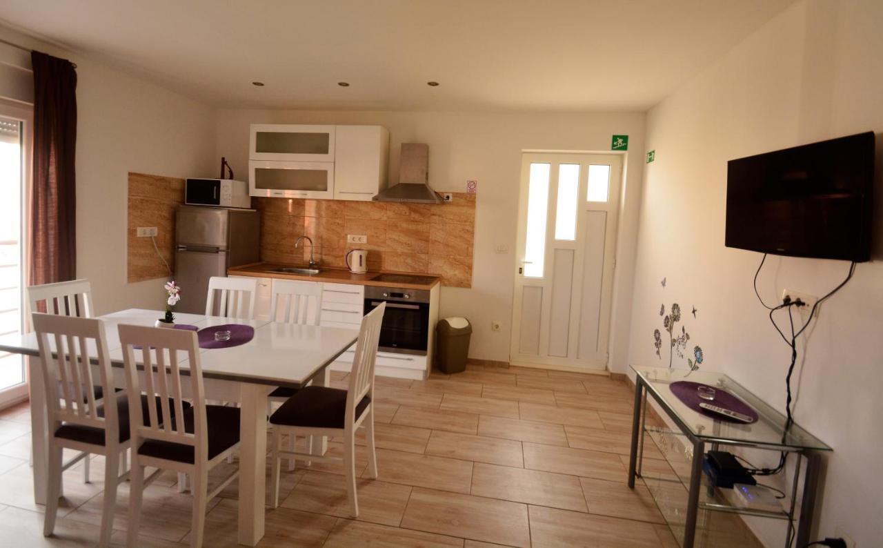 Kala And Tina Apartments Podstrana Luaran gambar