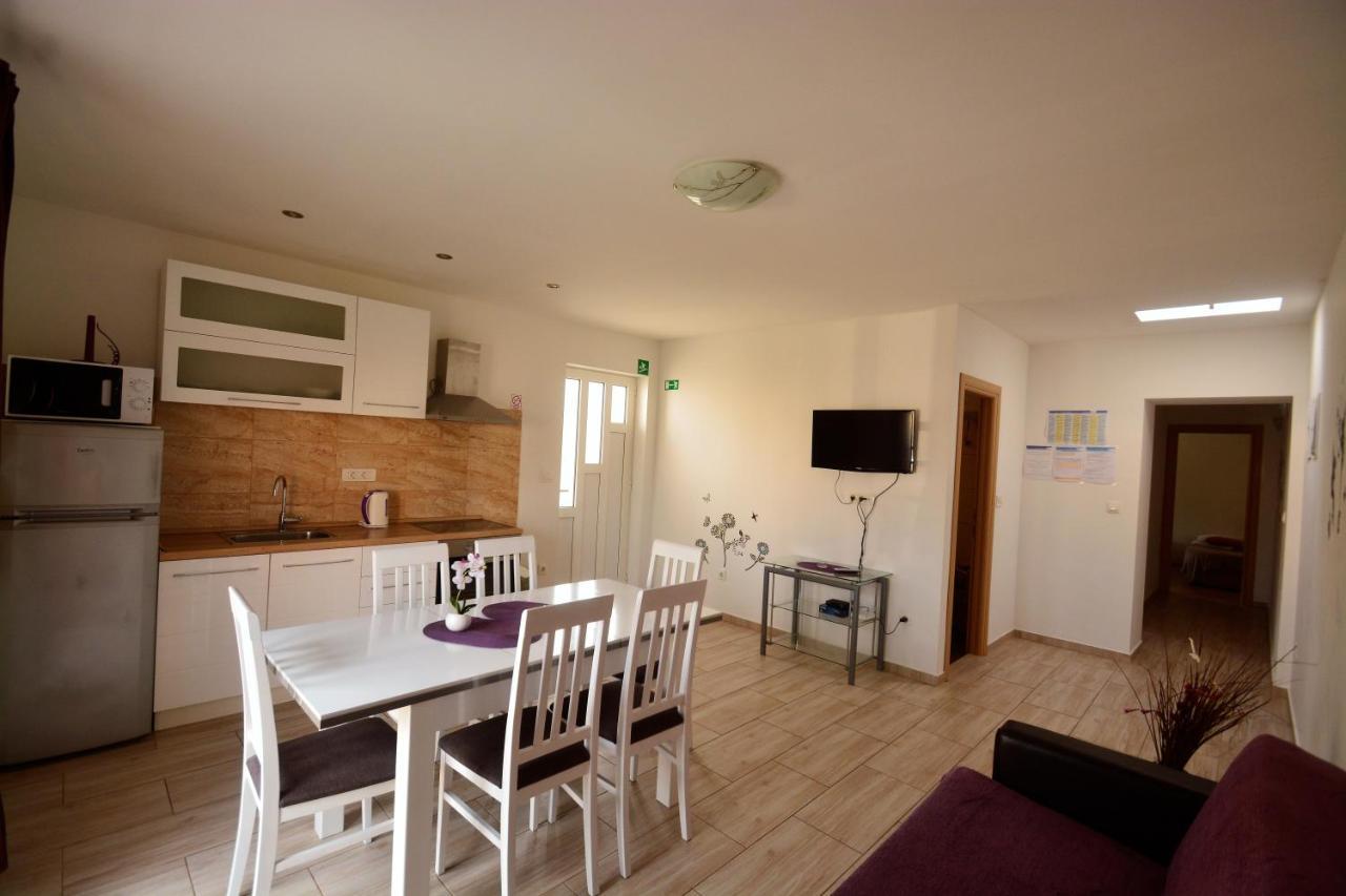 Kala And Tina Apartments Podstrana Luaran gambar